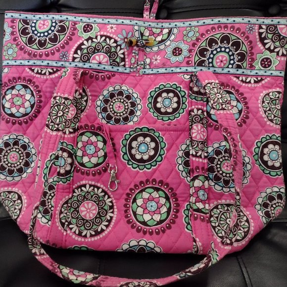 Vera Bradley Handbags - Vera Bradley Huge Weekend Travel Bag NWOT Pink Geometric Floral